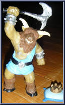 Minotaur of the Maze & Crown Treasure from Advanced Dungeons & Dragons - PVC Figures manufactured by LJN [Loose]