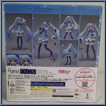 Snow Miku (Fluffy Coat Version) from Figma - Character Vocal Series 01: Hatsune Miku manufactured by Max Factory [Back]