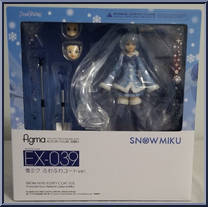 Snow Miku (Fluffy Coat Version) from Figma - Character Vocal Series 01: Hatsune Miku manufactured by Max Factory [Front]