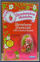 Strawberry Shortcake (with a Bushel Basket) from Strawberryland Miniatures - Miniatures manufactured by Kenner [Front]