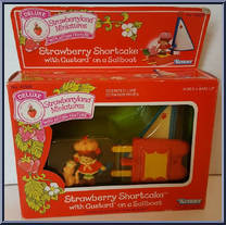Strawberry Shortcake (with Custard on a Sailboat) Action Figure