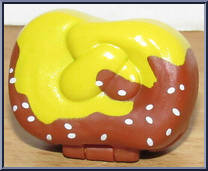 Bretzel from Transformers - BotBots - Series 4 - Movie Moguls manufactured by Hasbro [Loose]