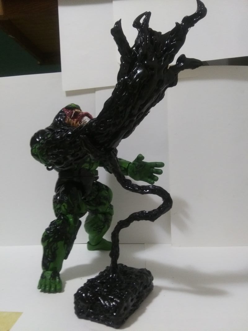 venomized hulk figure