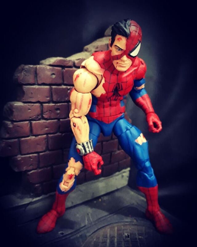 Battle damage spiderman (Marvel Legends) Custom Action Figure