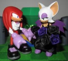 Knuckles and Rouge wedding cake topper (Sonic) Custom Diorama / Playset