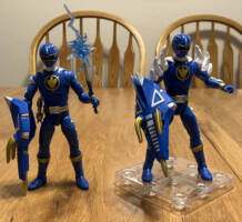 Blue Dino Thunder Ranger Super Dino Mode (Power Rangers) Custom Action Figure [Comparison with Regular version of Blue Dino Thunder Ranger]