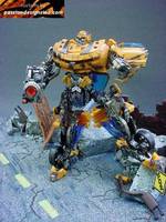 Battle -Damaged Bumblebee/Longarm Dio (Transformers) Custom Action Figure