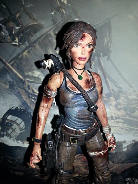 lara croft tomb raider figure