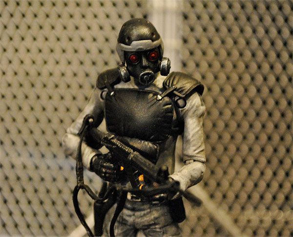 resident evil 2 hunk figure