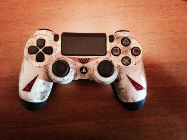 Made my own custom Friday the 13th PS4 controller. : r/F13thegame