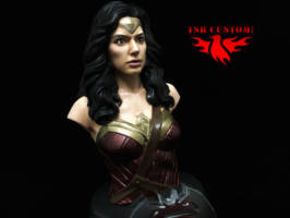 Gal Gadot as Wonder Woman (Bust) (Wonder Woman) Custom Statue / Bust