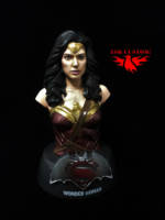 Gal Gadot as Wonder Woman (Bust) (Wonder Woman) Custom Statue / Bust