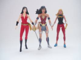 Cassie Sandsmark Wonder Girl (Young Justice) Custom Action Figure [Cassie Sandsmark Wonder Girl custom action figure with Wonder Woman and Donna Troy Wonder Girl]