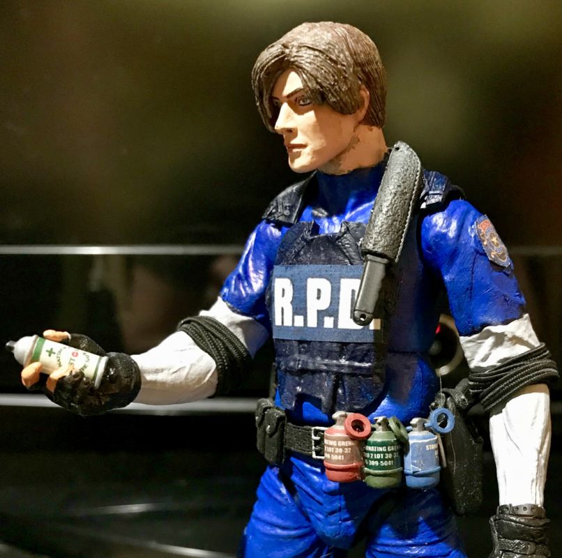 leon resident evil 2 figure