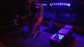 Scifi- Industrial Corridor (Aliens) Custom Diorama / Playset [DOCKING BAY]